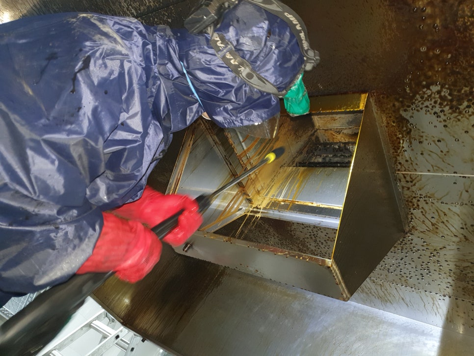 후드 상부 청소